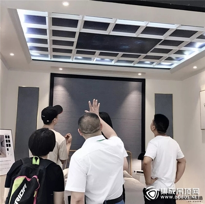智美X空调+净味墙板 品格顶墙再现广展新传奇!